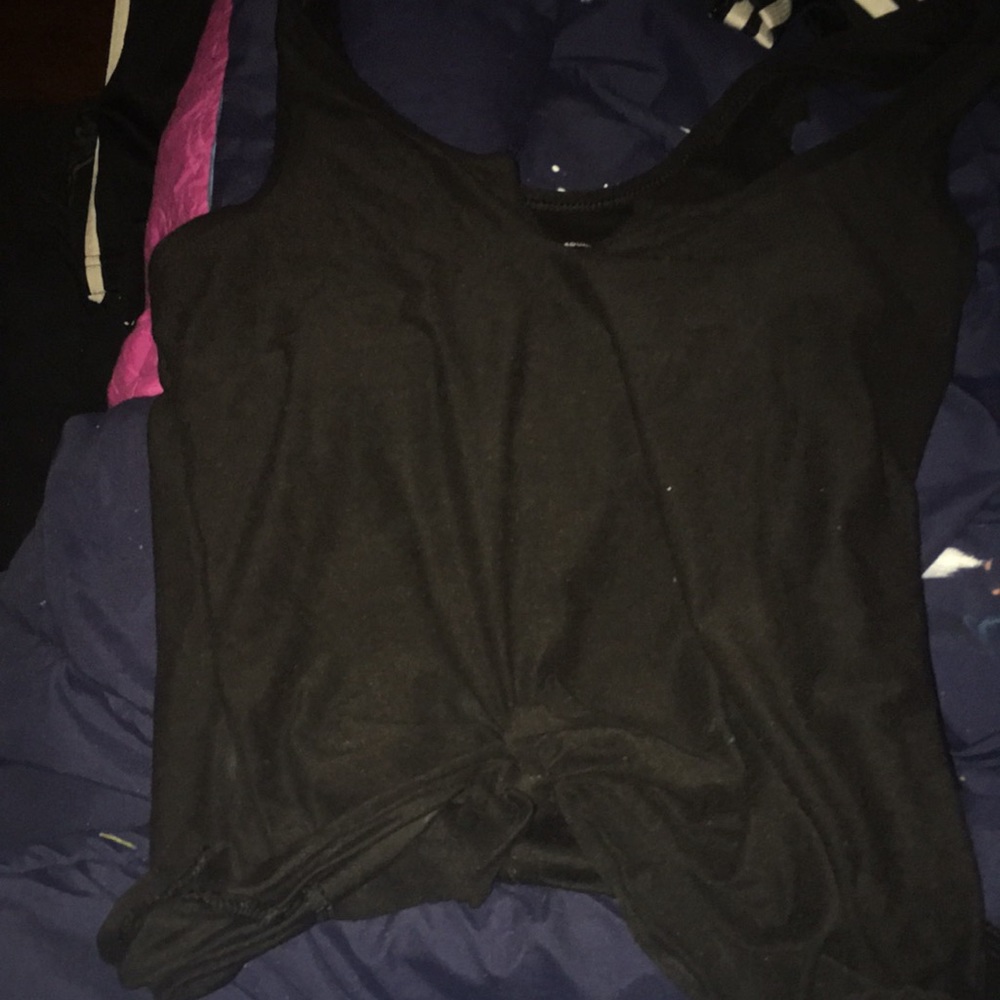 black cropped / tied tank top